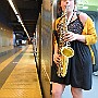 The Girl with The Horn.  Milena Bagdadi: Sax. : Fotos Subte 15 1 Dic 2016